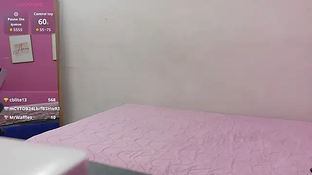 cutepetitee online show from December 21, 2025, 8:05 pm