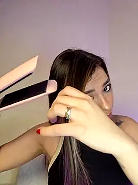 AmaiaSalvatore online show from November 28, 2025, 9:28 pm