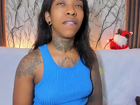 Snapshot of Pauline_Fox chatting on December 15, 2025, 1:21 am Pauline Fox online show from December 15, 2025, 1:21 am