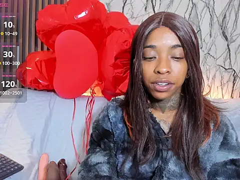 Snapshot of Pauline_Fox chatting on February 14, 2026, 2:19 am Pauline Fox online show from February 14, 2026, 2:19 am