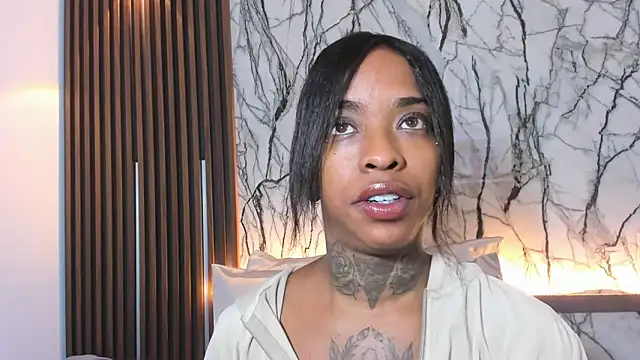 Snapshot of Pauline_Fox chatting on February 25, 2026, 12:42 am Pauline Fox online show from February 25, 2026, 12:42 am