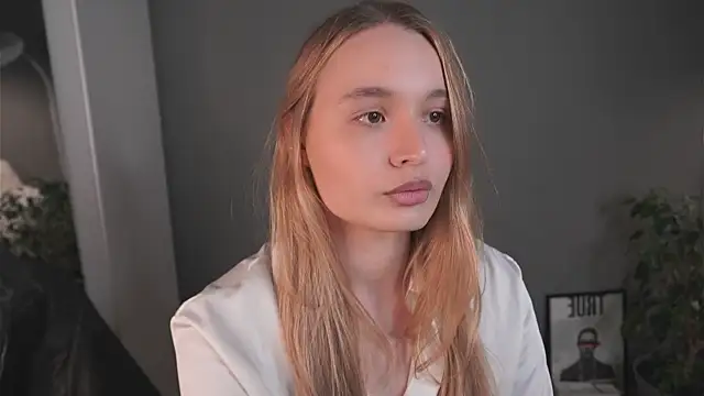 lisa schiele online show from November 23, 2025, 8:41 pm