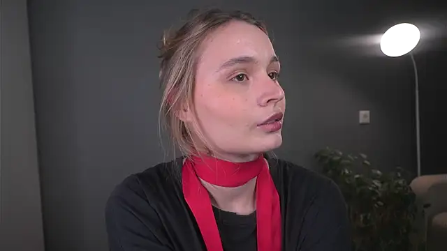 lisa schiele online show from December 15, 2025, 8:02 pm