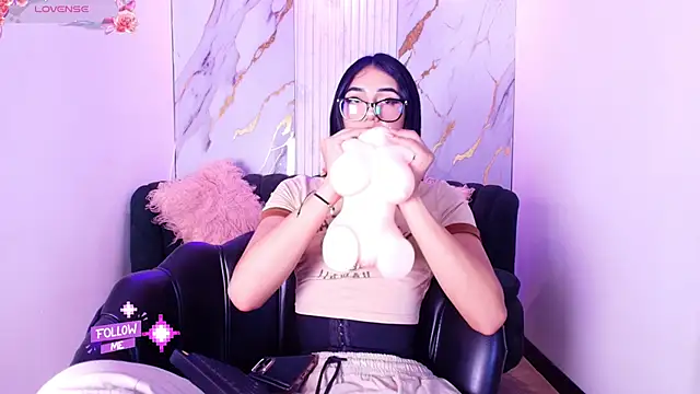 Snapshot of Mhiaa_Sweet chatting on April 30, 2026, 12:00 pm Mhiaa Sweet online show from April 30, 2026, 12:00 pm
