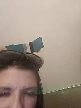 Neveah1 online show from November 18, 2025, 7:13 am