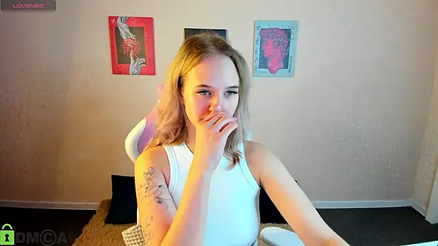 Snapshot of Casey_Sweeet chatting on October 12, 2025, 1:04 am Casey Sweeet online show from October 12, 2025, 1:04 am