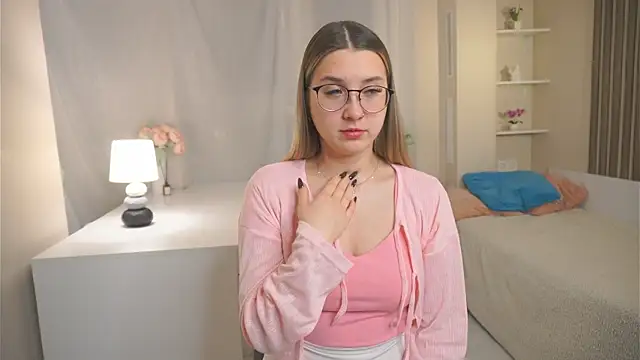 DarelleFaux online show from November 29, 2025, 3:20 am