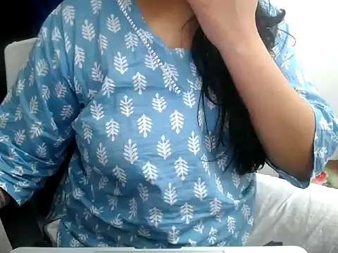 Roshi Love online show from June 22, 2026, 7:33 pm
