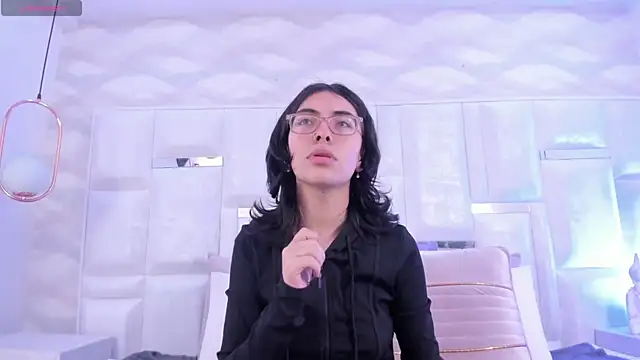 Im Molly Angel online show from November 9, 2025, 3:21 pm