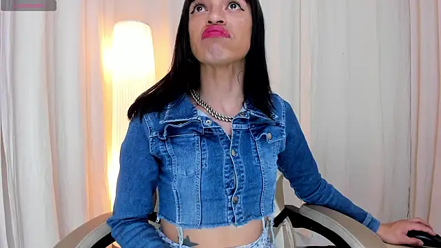 Snapshot of Alanakimura_ chatting on November 5, 2025, 8:31 pm Alanakimura online show from November 5, 2025, 8:31 pm