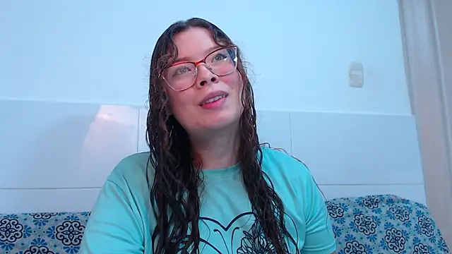 zoewhite2 online show from November 29, 2025, 9:07 pm