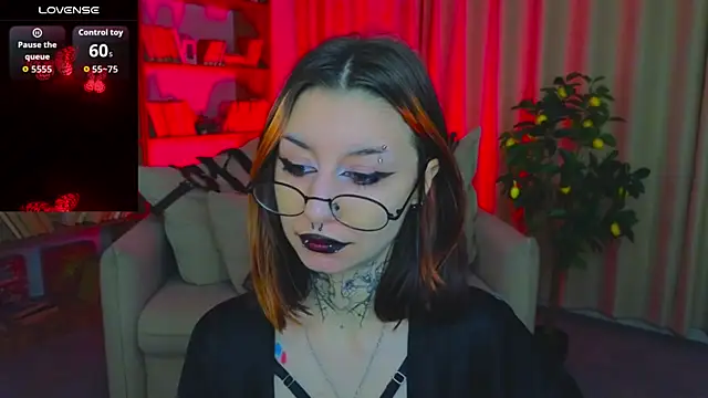 Snapshot of Mistress__Marcelline chatting on April 19, 2026, 1:27 am Mistress Marcelline online show from April 19, 2026, 1:27 am
