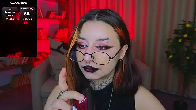 Snapshot of Mistress__Marcelline chatting on April 29, 2026, 1:32 am Mistress Marcelline online show from April 29, 2026, 1:32 am