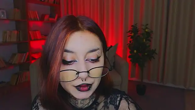 Snapshot of Mistress__Marcelline chatting on June 25, 2026, 2:44 am Mistress Marcelline online show from June 25, 2026, 2:44 am