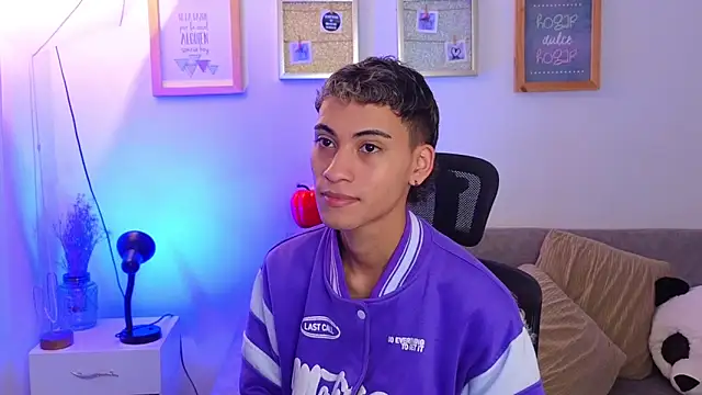 yulian vasquez online show from November 4, 2025, 12:26 pm