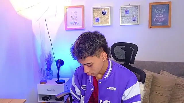 yulian vasquez online show from November 5, 2025, 12:27 pm