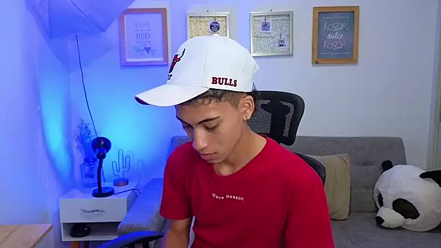 yulian vasquez online show from November 20, 2025, 3:12 pm