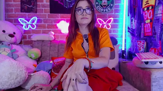 Littlejenn777  online show from September 9, 2025, 11:26 pm