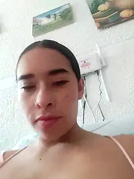 Valenn fernandez online show from April 21, 2026, 3:39 pm