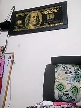Valenn fernandez online show from May 6, 2026, 3:46 am