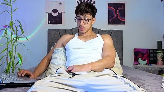 LatinReall online show from November 10, 2025, 11:37 pm