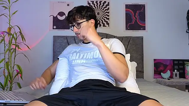 LatinReall online show from December 5, 2025, 1:03 am