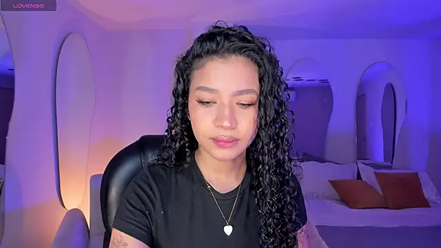 SophieHouston  online show from October 26, 2025, 4:07 am