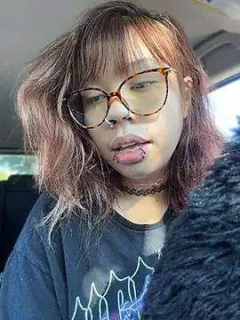 moan4mona online show from July 17, 2026, 3:07 pm