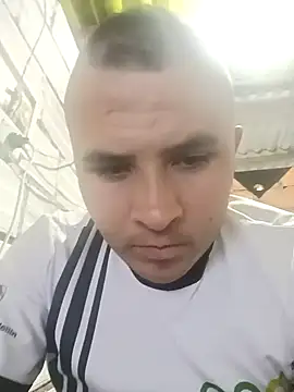 santiii   12 online show from November 23, 2025, 3:28 am