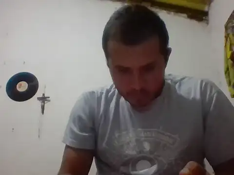 santiii   12 online show from January 14, 2026, 4:29 am