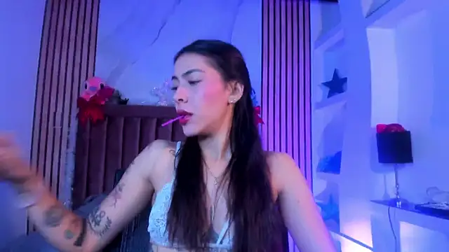 Snapshot of ValkaGrecco chatting on December 18, 2025, 3:01 am ValkaGrecco online show from December 18, 2025, 3:01 am