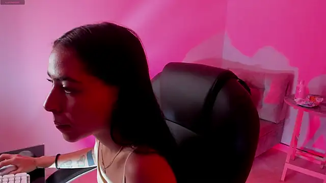 Snapshot of ValkaGrecco chatting on January 13, 2026, 11:32 pm ValkaGrecco online show from January 13, 2026, 11:32 pm