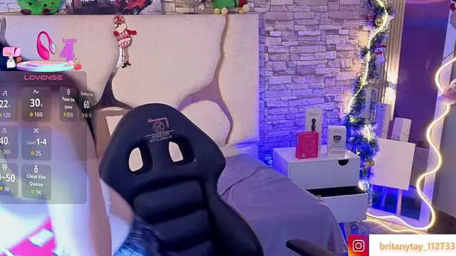 boyfox tay online show from January 6, 2026, 7:39 pm