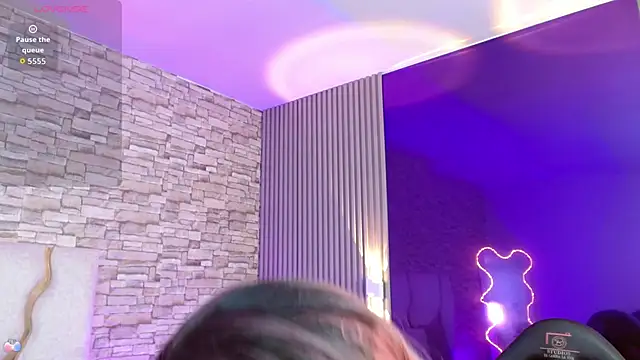 juno tay online show from November 17, 2025, 11:49 am