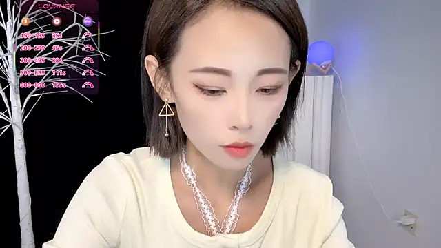 xiaoyue8888 online show from September 25, 2025, 2:26 am