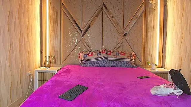 Hotcouple 222 online show from April 19, 2026, 1:21 pm