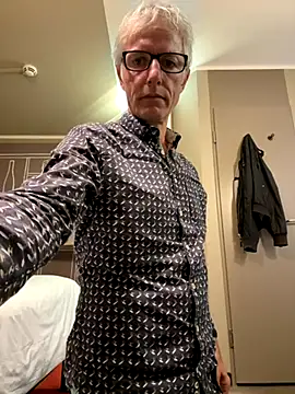 SexyLeon8 online show from September 17, 2025, 4:41 pm