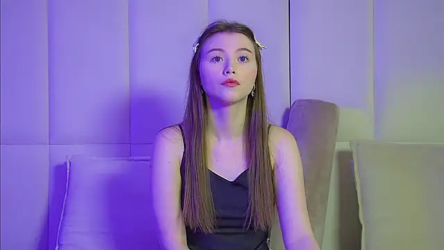 KeiraAsti online show from October 19, 2025, 6:03 am