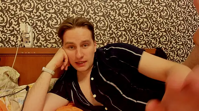 romiosabrino online show from April 16, 2026, 9:39 pm