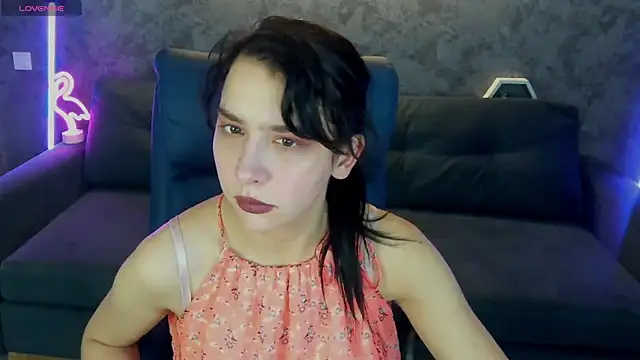 LiviaShy online show from December 5, 2025, 8:05 pm