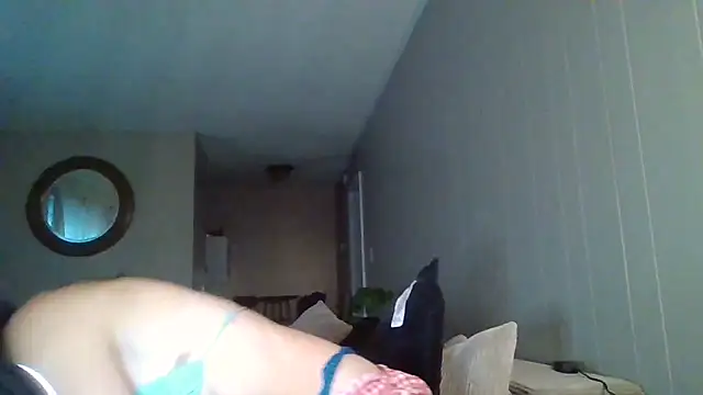 Miss honey94 online show from October 8, 2025, 11:41 am