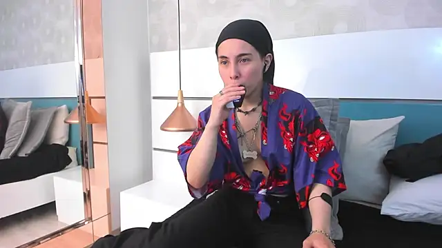 Ashkoreh online show from February 21, 2026, 7:48 pm