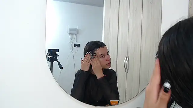 pinky f00x online show from November 15, 2025, 9:00 pm