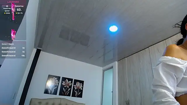 pinky f00x online show from March 5, 2026, 7:43 pm