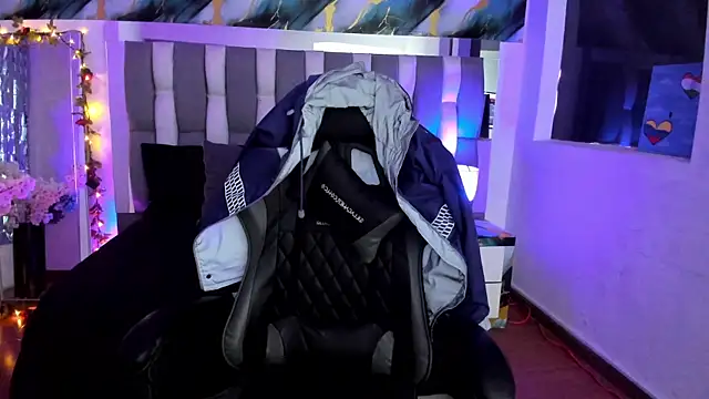 Adaara Rey online show from December 15, 2025, 8:02 pm