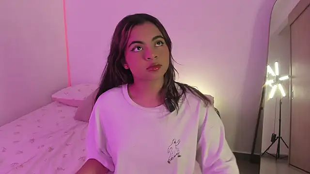 Snapshot of valy_shyness chatting on October 12, 2025, 12:20 am valy shyness online show from October 12, 2025, 12:20 am