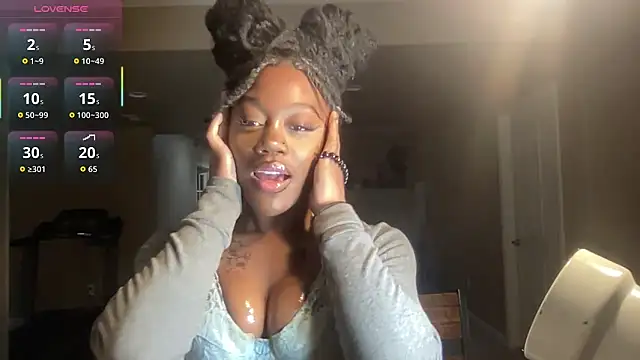 maskedgirl5005 online show from October 4, 2025, 8:40 pm