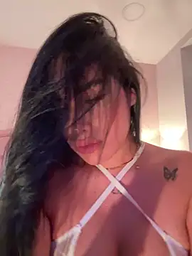 Bella  Wood online show from October 16, 2025, 8:21 pm