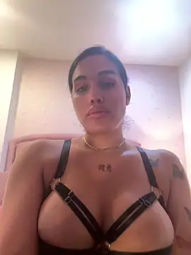 Snapshot of Bella__Wood chatting on February 21, 2026, 8:54 pm Bella Wood online show from February 21, 2026, 8:54 pm