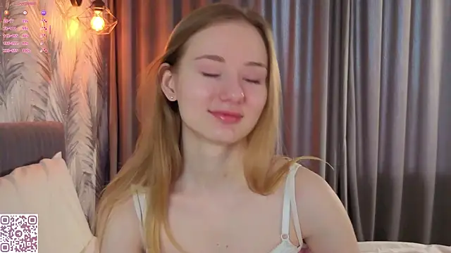 ElvinaRose online show from April 18, 2026, 4:27 am